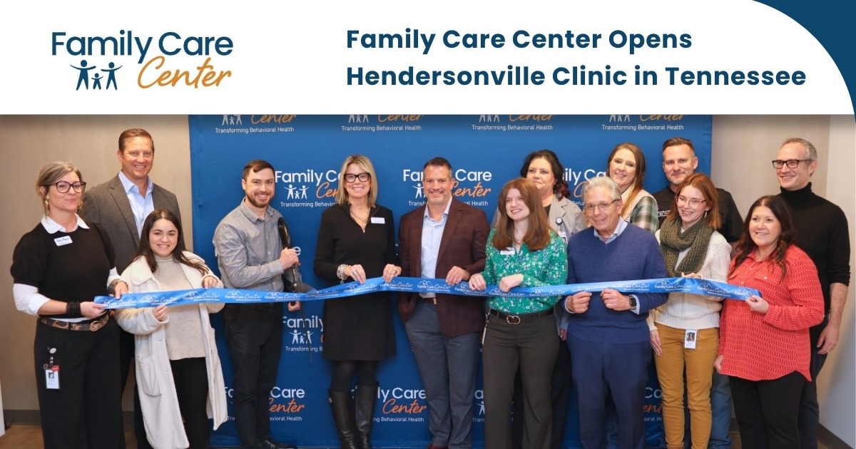 Hendersonville Clinic staff celebrate the opening of their new Tennessee clinic with a ribbon cutting event.