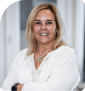 headshot of lisa johnson at family care center parkmoor village